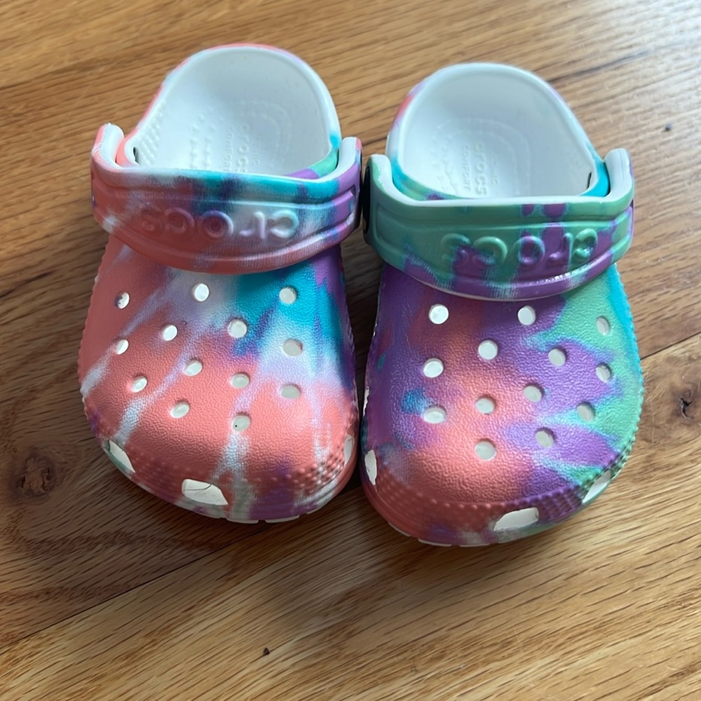 Infant Tie Dye Crocs size 4